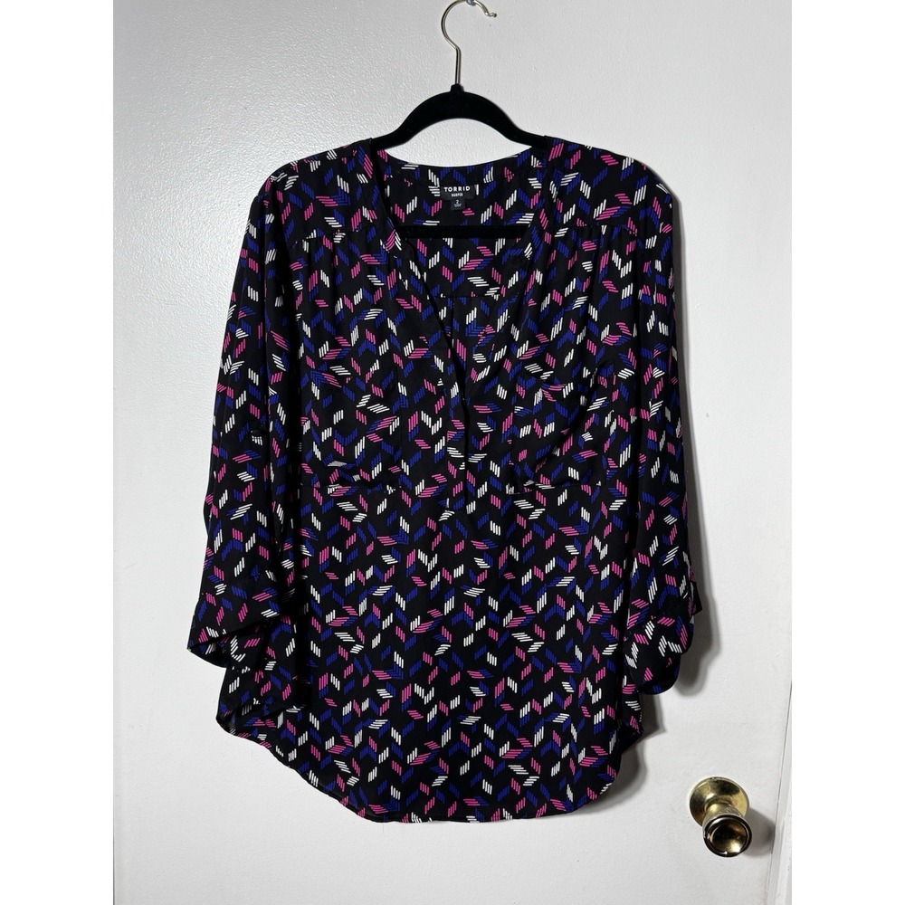 Torrid Harper Blouse Size 2 2X Black Pink Blue Geometric Georgette Pullover Top